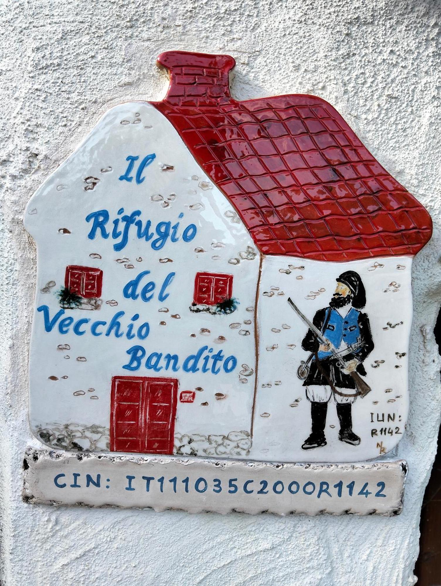 Il Rifugio Del Vecchio Bandito Iglesias Exteriör bild